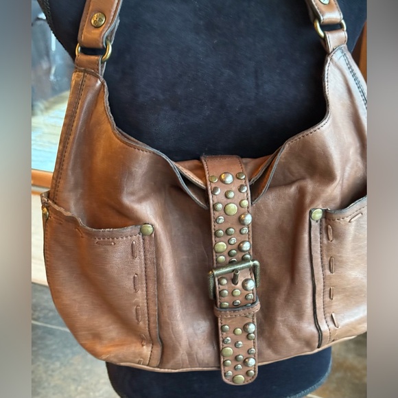 Patricia Nash Cobblestone Urbino shoulderbag. Studded strap closure, distressed - Picture 11 of 16